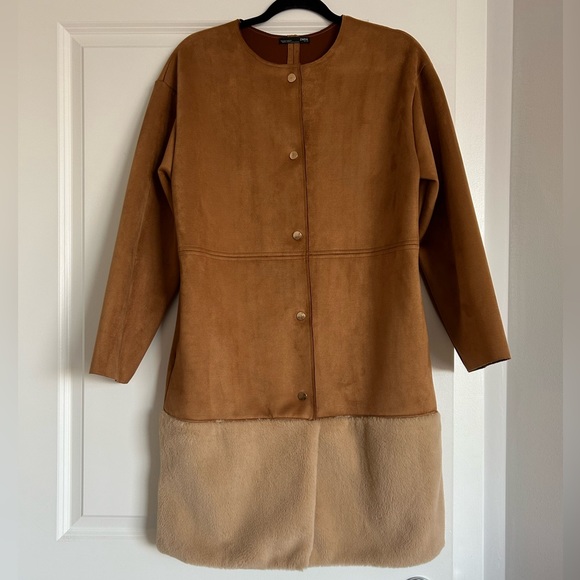 Tan Zara overcoat with faux fur bottom. Size small - Picture 2 of 2